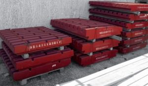 Large stock disponible de mâchoires plates